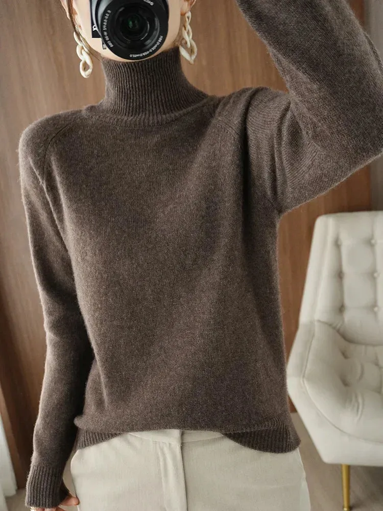 A trendy basic sweater in merino wool and cashmere