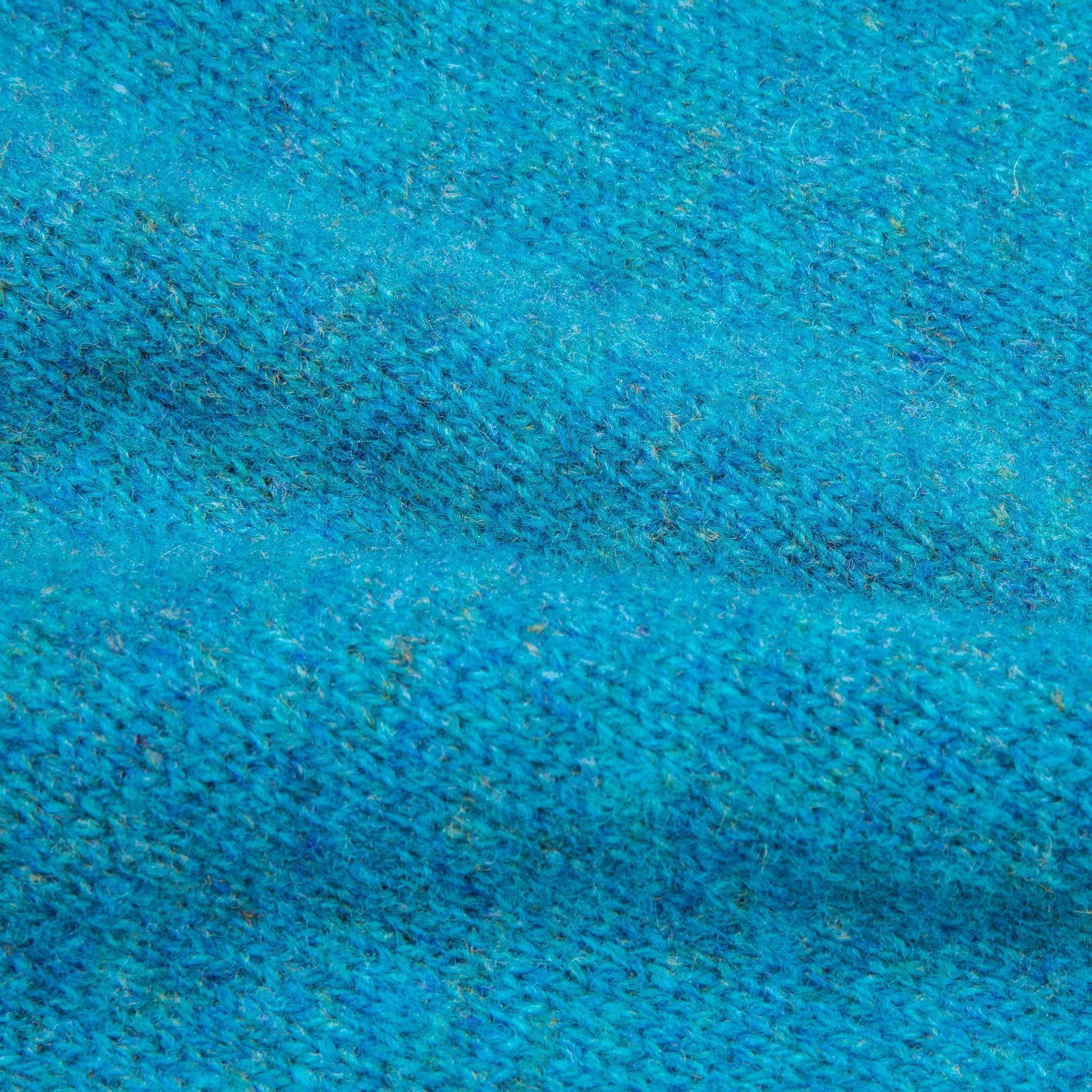 Laurence J. Smith Super soft Seamless Crew Neck Pullover Azure