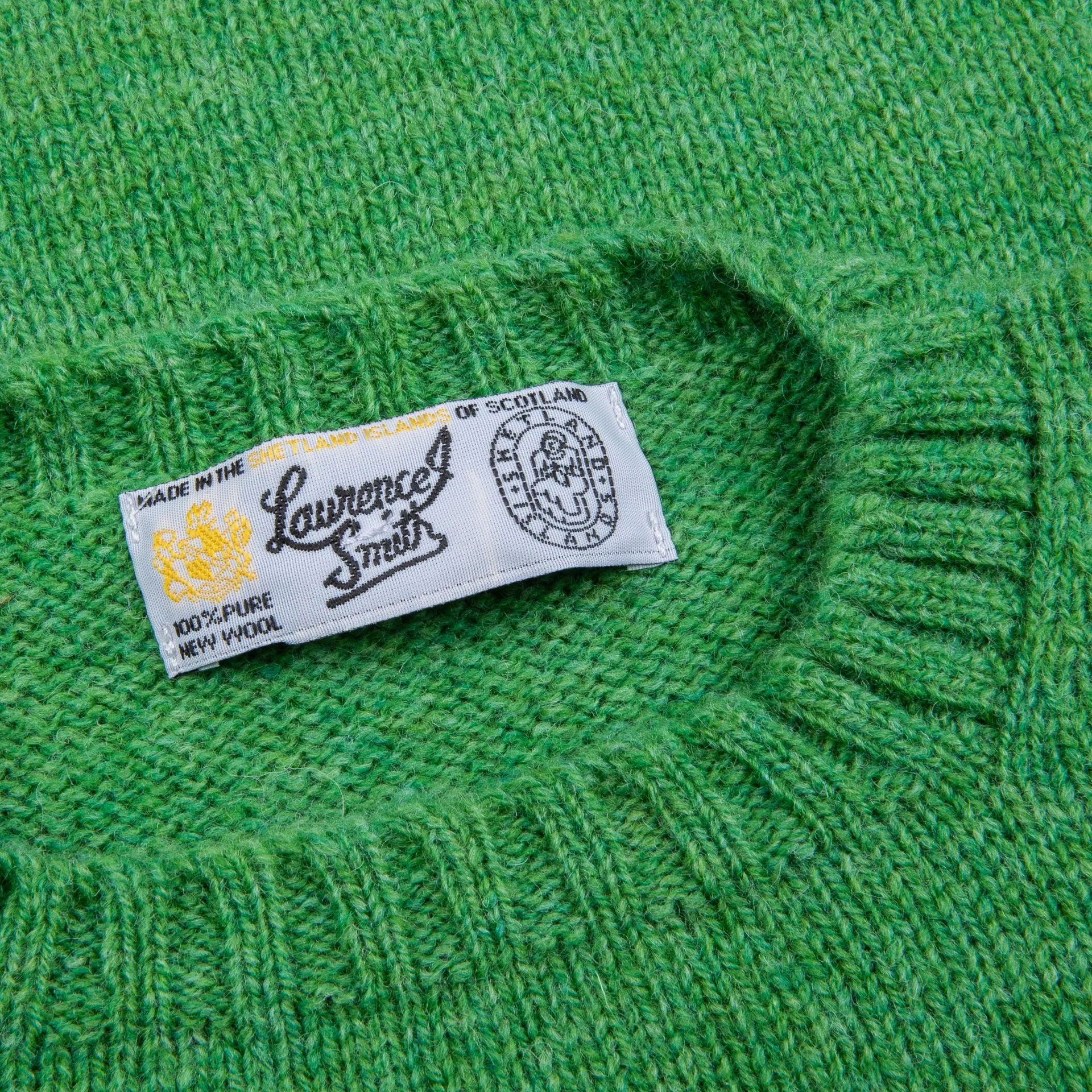 Laurence J. Smith  Super soft Seamless Crew Neck Pullover Crabapple