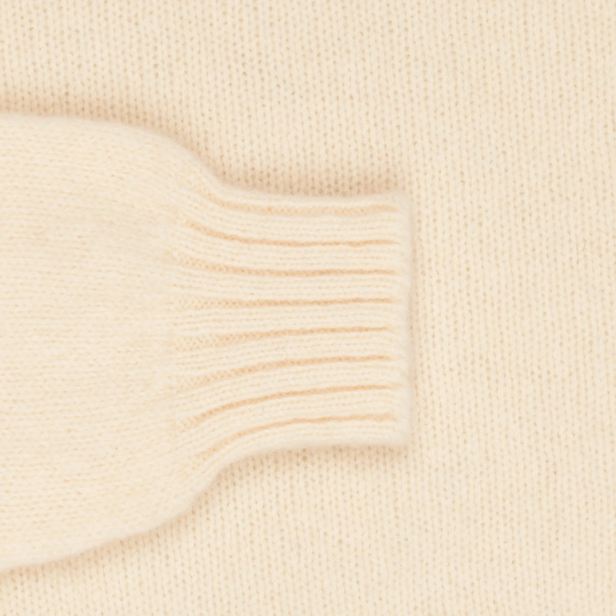 Laurence J. Smith  Super soft Seamless Crew Neck Pullover Cream