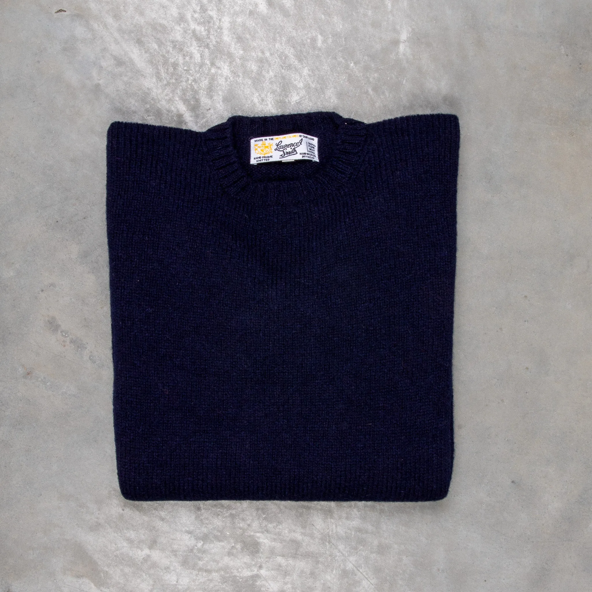 Laurence J. Smith  Super soft Seamless Crew Neck Pullover New Navy