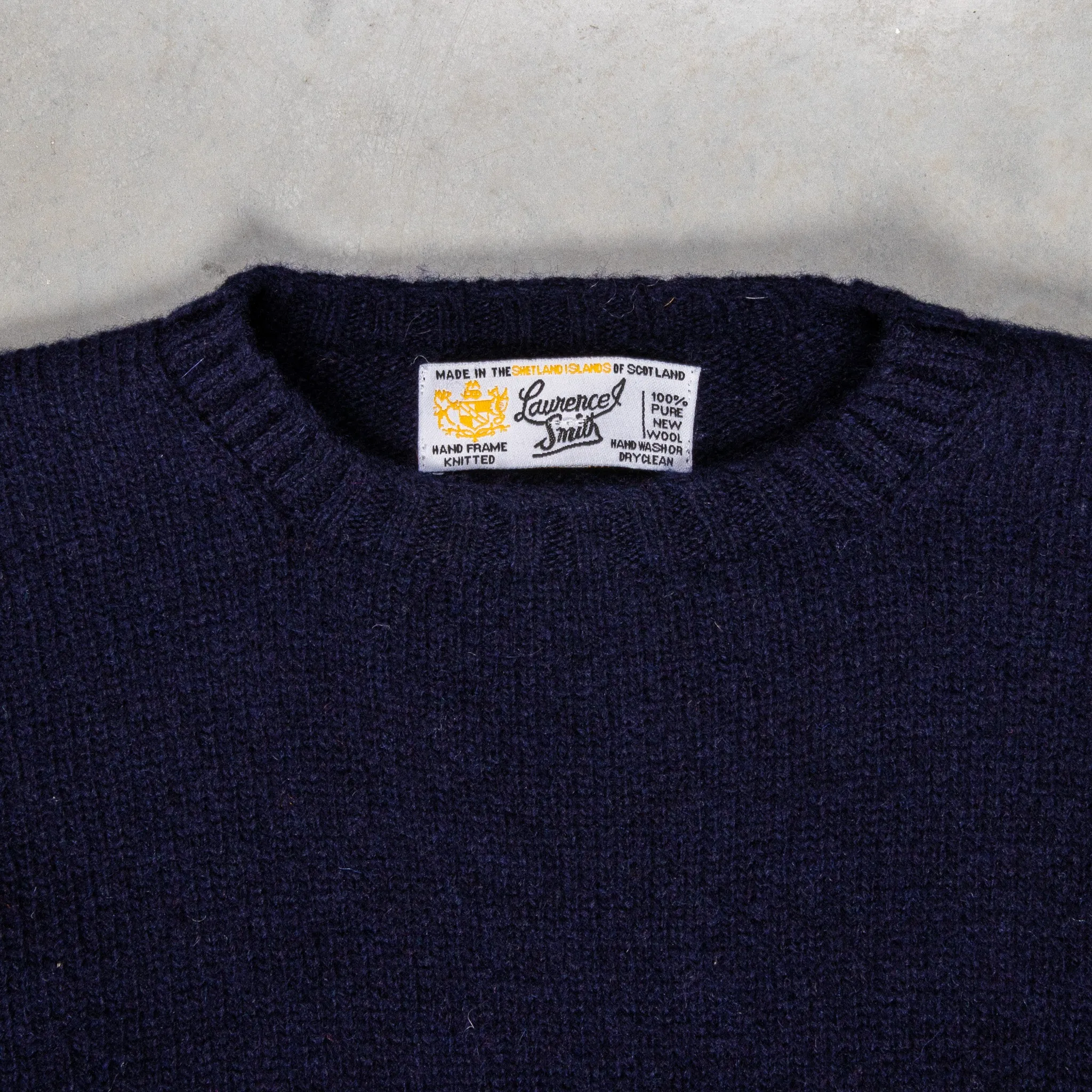 Laurence J. Smith  Super soft Seamless Crew Neck Pullover New Navy