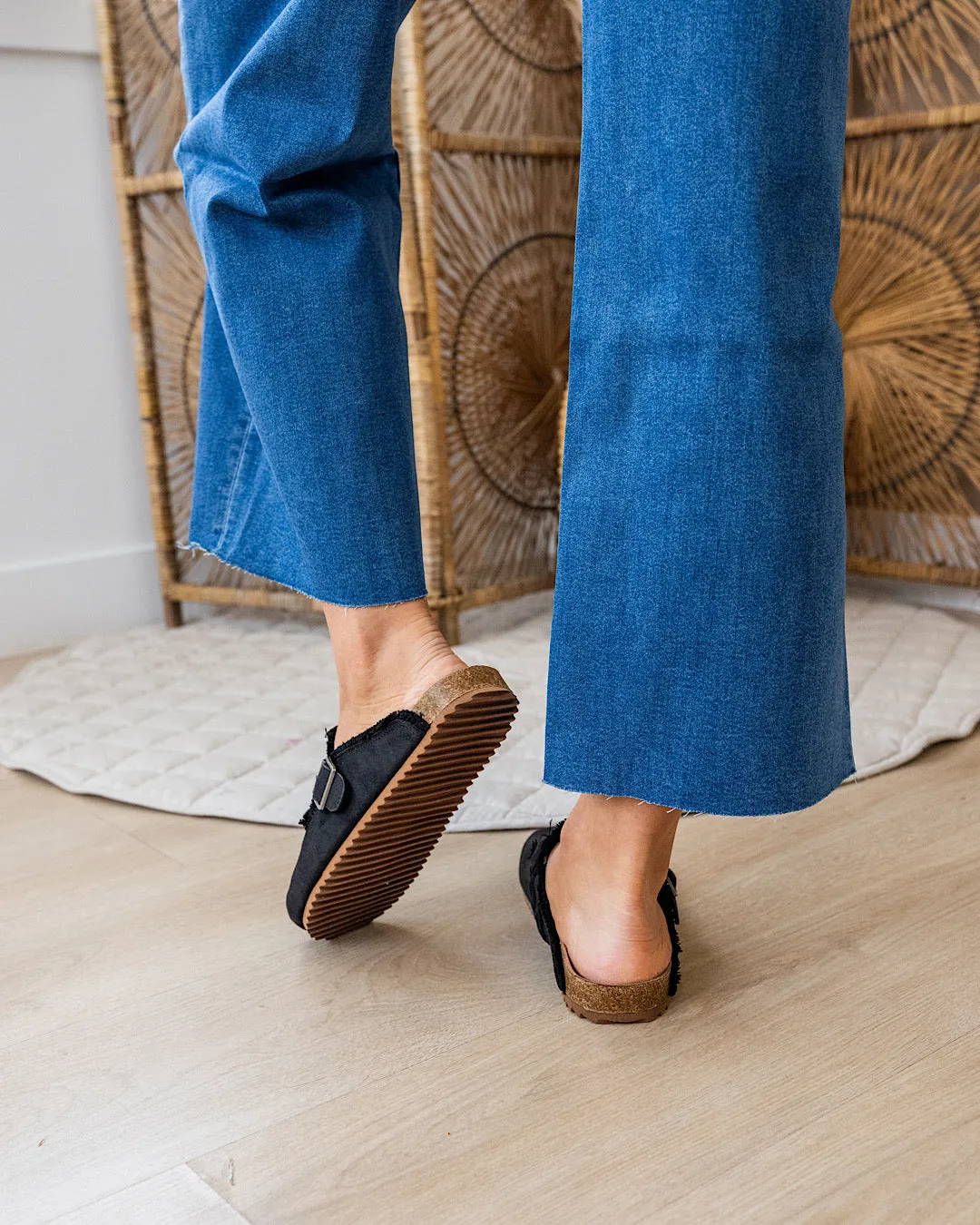 NEW! Very G Iris Slides - Black