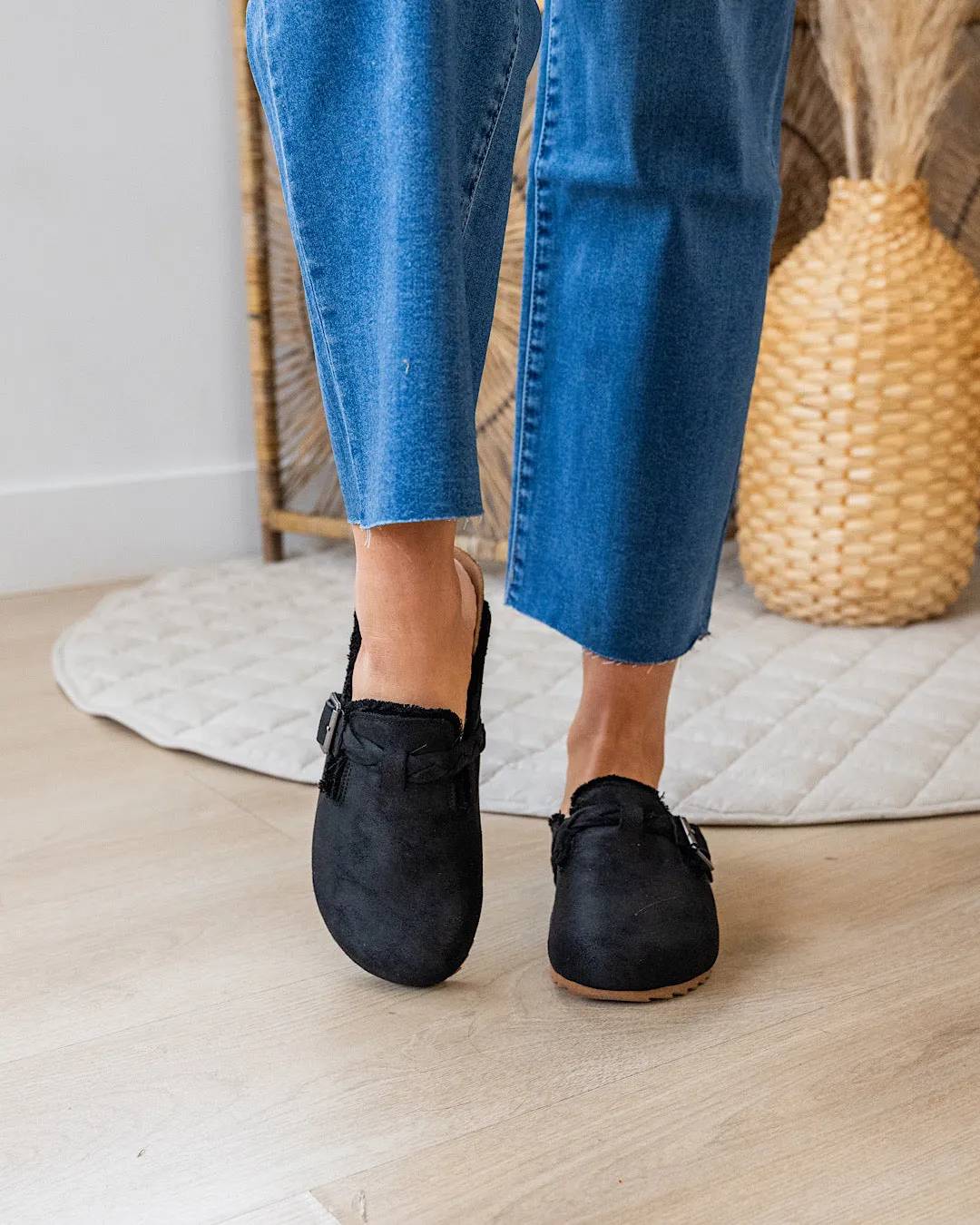 NEW! Very G Iris Slides - Black