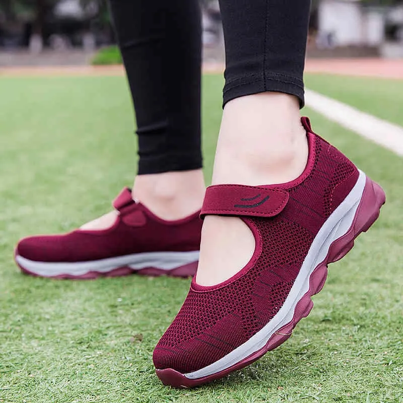 No-Tie Sneakers: The Bonita